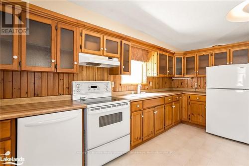 134 Highland Street, Dysart Et Al, ON - Indoor Photo Showing Kitchen