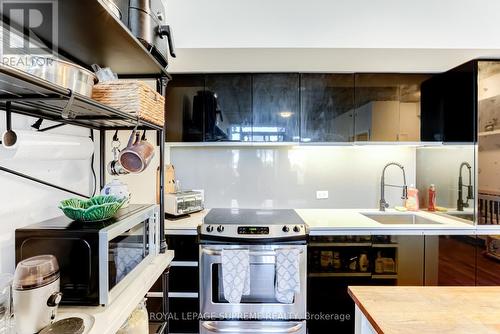 706 - 20 Gladstone Avenue, Toronto, ON - Indoor Photo Showing Kitchen