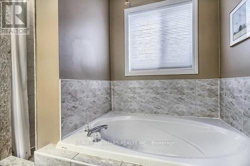 6 Christian Reesor Park Avenue, Markham, ON - Indoor Photo Showing Bathroom