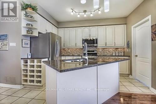 6 Christian Reesor Park Avenue, Markham, ON - Indoor Photo Showing Kitchen With Double Sink