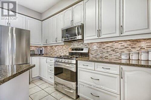 6 Christian Reesor Park Avenue, Markham, ON - Indoor Photo Showing Kitchen With Upgraded Kitchen