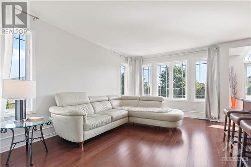 638 Pepperville Crescent, Ottawa, ON - Indoor Photo Showing Living Room