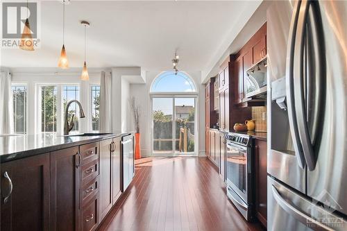 638 Pepperville Crescent, Ottawa, ON - Indoor Photo Showing Kitchen With Upgraded Kitchen