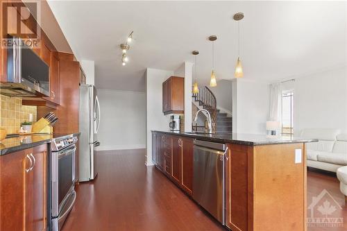 638 Pepperville Crescent, Ottawa, ON - Indoor Photo Showing Kitchen With Upgraded Kitchen