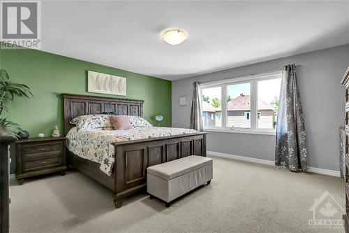 213 Enclave Walk, Ottawa, ON - Indoor Photo Showing Bedroom