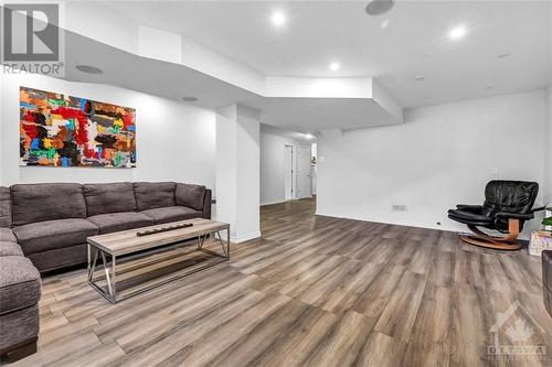 213 Enclave Walk, Ottawa, ON - Indoor Photo Showing Living Room