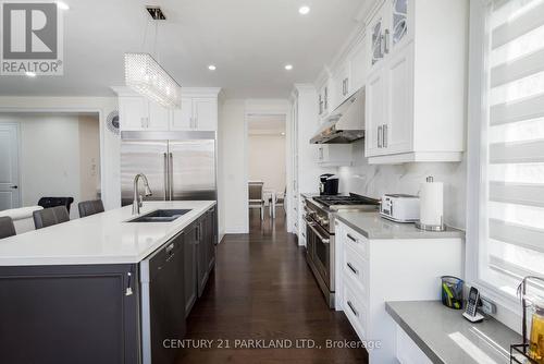 15 St. Mark'S Crescent, Mono, ON - Indoor Photo Showing Kitchen With Double Sink With Upgraded Kitchen