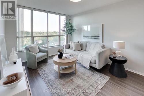 909 - 1110 Walden Circle, Mississauga, ON - Indoor Photo Showing Living Room