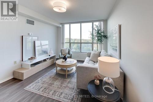 909 - 1110 Walden Circle, Mississauga, ON - Indoor Photo Showing Living Room