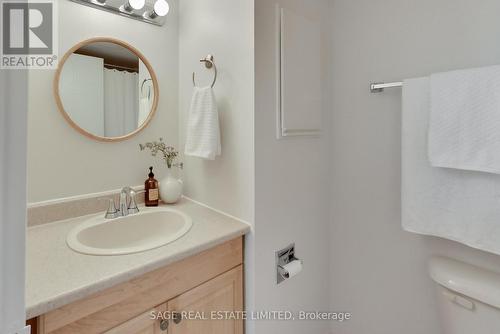 909 - 1110 Walden Circle, Mississauga, ON - Indoor Photo Showing Bathroom