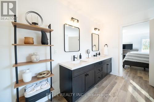 113 Daugaard Avenue, Brant, ON - Indoor Photo Showing Bathroom