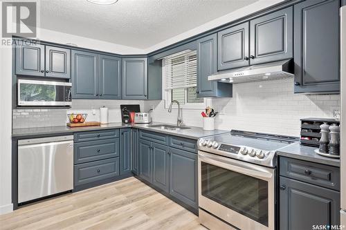 8 Sullivan Street, Saskatoon, SK - Indoor Photo Showing Kitchen With Stainless Steel Kitchen