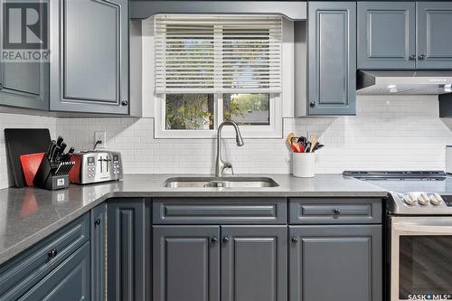 8 Sullivan Street, Saskatoon, SK - Indoor Photo Showing Kitchen With Double Sink