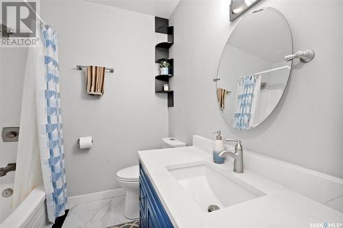 8 Sullivan Street, Saskatoon, SK - Indoor Photo Showing Bathroom