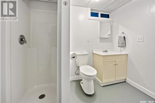 8 Sullivan Street, Saskatoon, SK - Indoor Photo Showing Bathroom