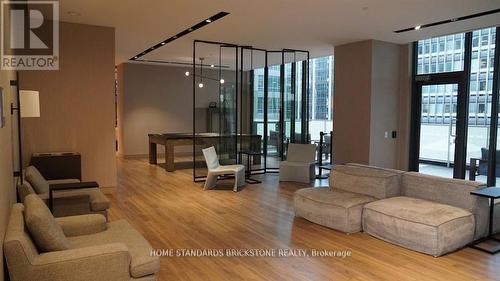 3004 - 25 Richmond Street E, Toronto, ON - Indoor Photo Showing Living Room