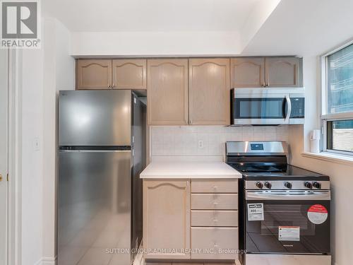 301 - 30 Hayden Street, Toronto, ON - Indoor Photo Showing Kitchen