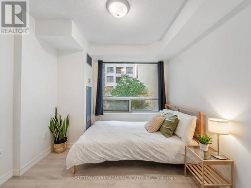 301 - 30 Hayden Street, Toronto, ON - Indoor Photo Showing Bedroom