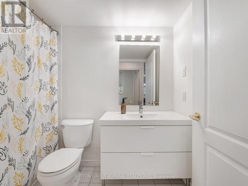 301 - 30 Hayden Street, Toronto, ON - Indoor Photo Showing Bathroom