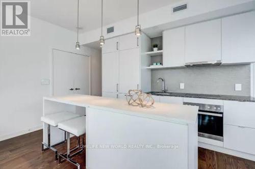 5707 - 100 Harbour Street, Toronto, ON - Indoor Photo Showing Kitchen With Upgraded Kitchen