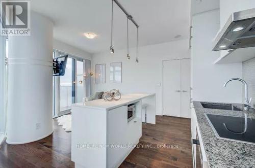 5707 - 100 Harbour Street, Toronto, ON - Indoor Photo Showing Kitchen With Upgraded Kitchen