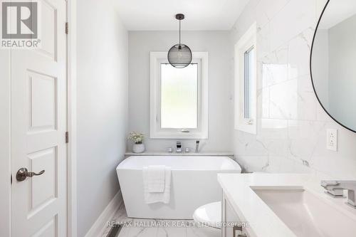 100 Blantyre Avenue, Toronto, ON - Indoor Photo Showing Bathroom