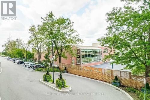 210 - 8501 Bayview Avenue, Richmond Hill, ON - Outdoor