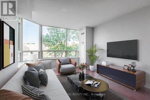 210 - 8501 Bayview Avenue, Richmond Hill, ON - Indoor Photo Showing Living Room