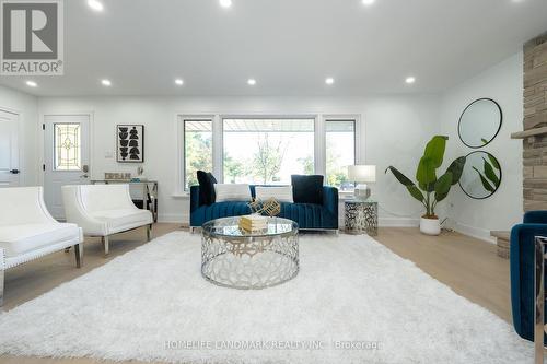 4206 19Th Avenue, Markham, ON - Indoor Photo Showing Living Room