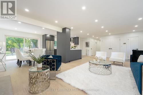 4206 19Th Avenue, Markham, ON - Indoor Photo Showing Living Room