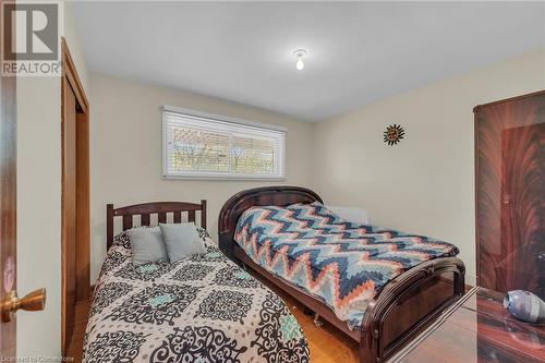 122 Rainbow Drive, Hamilton, ON - Indoor Photo Showing Bedroom