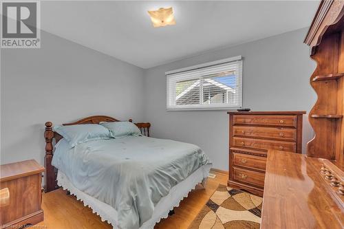 122 Rainbow Drive, Hamilton, ON - Indoor Photo Showing Bedroom