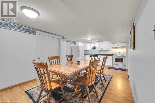 122 Rainbow Drive, Hamilton, ON - Indoor Photo Showing Dining Room