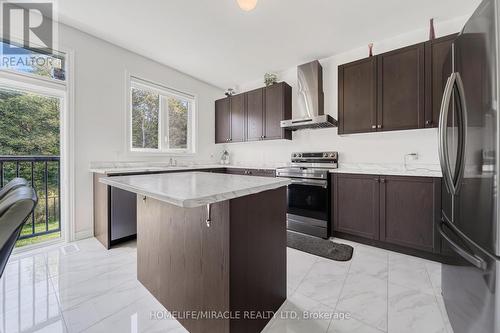 375 Leanne Lane, Shelburne, ON - Indoor Photo Showing Kitchen With Upgraded Kitchen