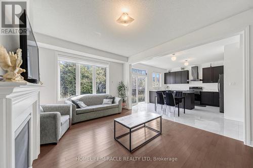 375 Leanne Lane, Shelburne, ON - Indoor Photo Showing Living Room