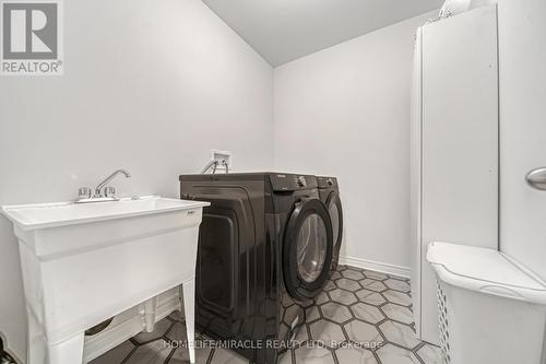 375 Leanne Lane, Shelburne, ON - Indoor Photo Showing Laundry Room