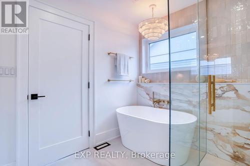 4306 Sixth Avenue, Niagara Falls, ON - Indoor Photo Showing Bathroom