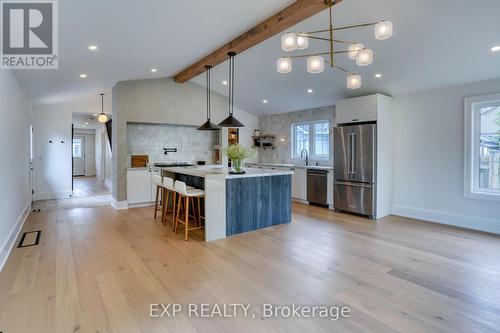 4306 Sixth Avenue, Niagara Falls, ON - Indoor Photo Showing Kitchen With Upgraded Kitchen