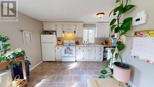 13200 Park Frontage Road, Charlie Lake, BC - Indoor Photo Showing Kitchen With Double Sink