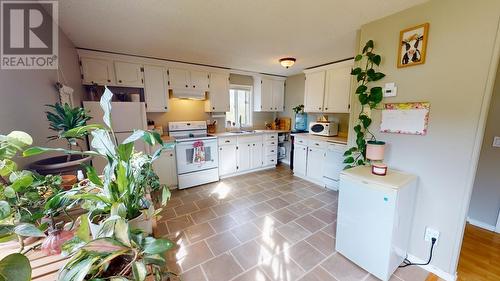 13200 Park Frontage Road, Charlie Lake, BC - Indoor Photo Showing Kitchen With Double Sink