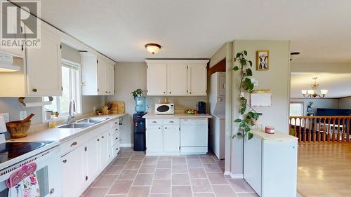 13200 Park Frontage Road, Charlie Lake, BC - Indoor Photo Showing Kitchen With Double Sink