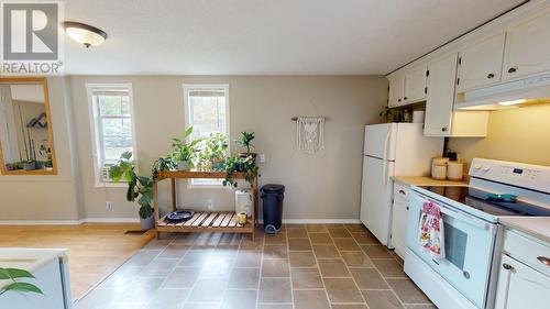 13200 Park Frontage Road, Charlie Lake, BC - Indoor Photo Showing Kitchen