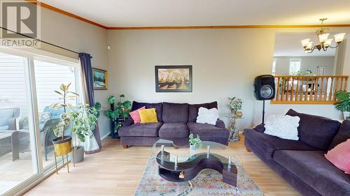 13200 Park Frontage Road, Charlie Lake, BC - Indoor Photo Showing Living Room