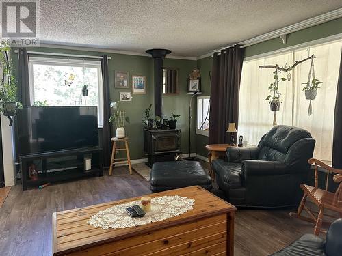 3175 Firdale Drive, Williams Lake, BC - Indoor Photo Showing Living Room