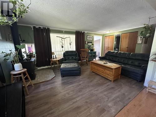 3175 Firdale Drive, Williams Lake, BC - Indoor Photo Showing Living Room