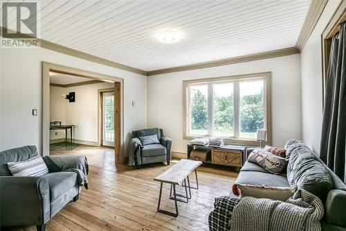 463 Kipling Road W, Warren, ON - Indoor Photo Showing Living Room