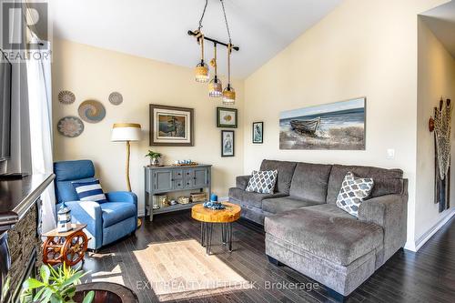 8 Beausoleil Drive, Penetanguishene, ON - Indoor Photo Showing Living Room