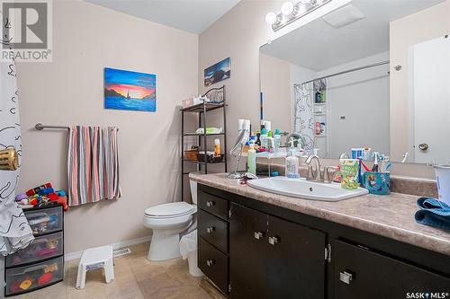 822 M Avenue S, Saskatoon, SK - Indoor Photo Showing Bathroom