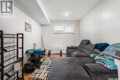 822 M Avenue S, Saskatoon, SK - Indoor