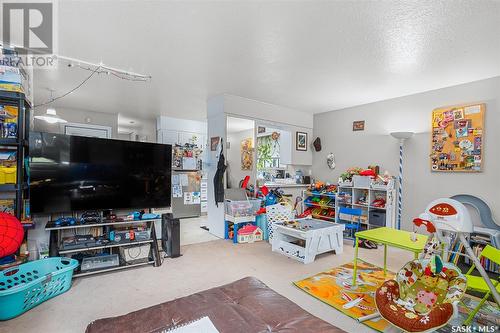 822 M Avenue S, Saskatoon, SK - Indoor